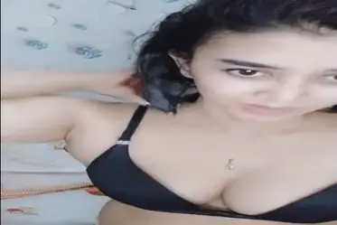 Bokep VCS Kak Amel Short Hair Ngangkang Colmek